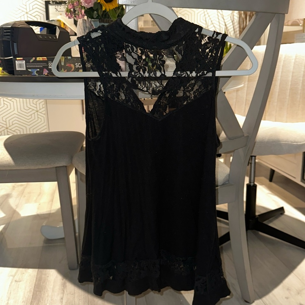 Women’s Black Lace Top Charming Charlies Size Medium. Lightly Worn